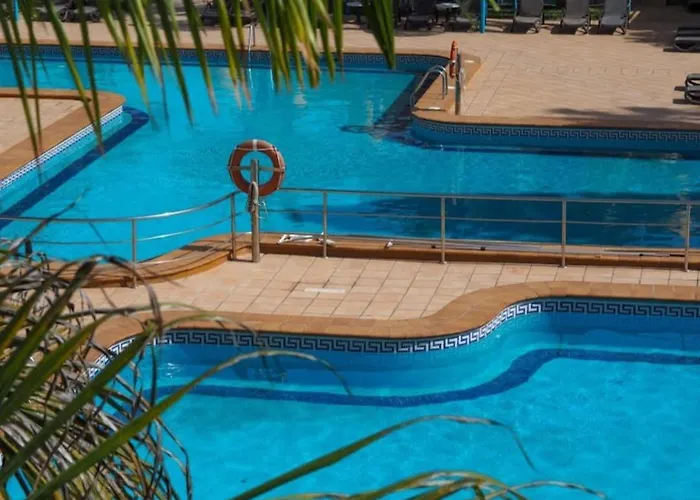 Walking To The דירה *