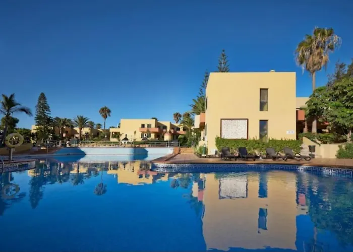 Walking To The דירה קורלחו